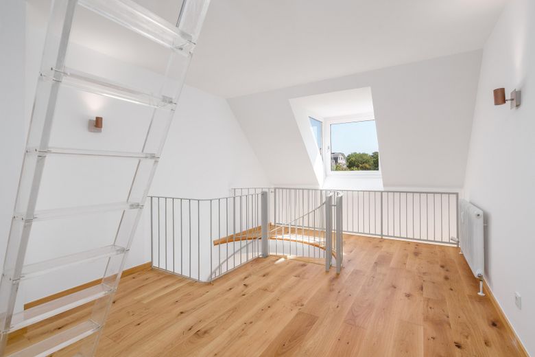 RARITÀ AL LEHEL | Maisonette modernizzata con vista sul verde e posto auto in garage sotterraneo – senza provvigione – Wohnbereich 5. OG