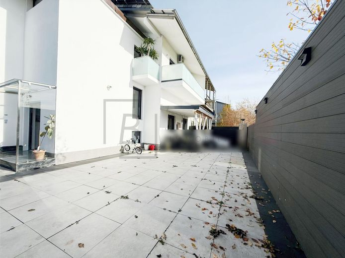 Wohn- und Gewerbekomplex mit zwei Werkstätten, Lager- /Büroflächen und zwei separaten Wohneinheiten – Außenanlage
