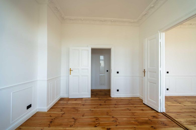 Provisionsfrei: Erstbezug am Volkspark Wilmersdorf, 3-Zi Stuck-Altbau, Balkon, Blicke über die Stadt – Zimmer 1__2