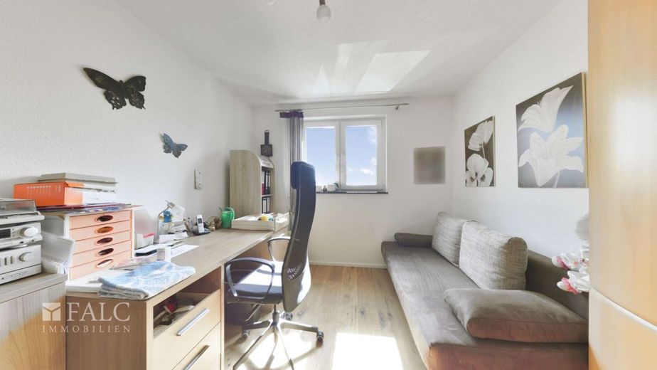 Moderne 4-Zimmer-Wohnung mit Balkon, Aufzug und Tiefgaragenstellplatz – Kinderzimmer