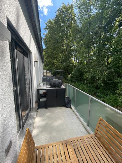 Design trifft Nachhaltigkeit: Exklusive 3-Zimmer-Neubauwohnung mit Kochinsel & PV-Anlage – Balkon 
