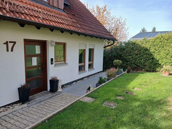 Ihr neues  Zuhause nähe am Thermalbad - 2,5 Zimmerwohnung mit Wohlfühlcharakter – Eingangsbereich mit Terrasse 