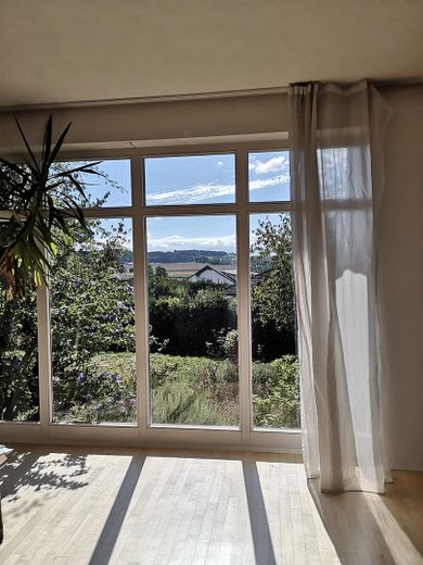 Sonnige Aussichtslage – Blick aus dem Wohnzimmer