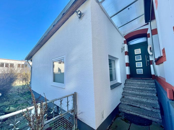 ein neues Zuhause - auch für große Familien - zum fairen Preis – Hauseingang