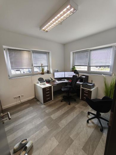 Edificio residencial y comercial con nave, oficinas, vivienda, jardín 507qm – Foto 10