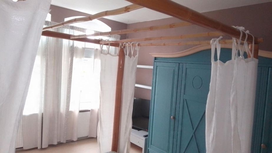 Schöne 2 Zimmer Altbauwohnung voll möbliert – Foto 12