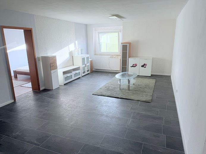 VIVIENDA DE 3 HABITACIONES CON COCINA, BAÑO Y PASILLO CERCA DEL AEROPUERTO DE HAHN – Foto 1