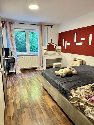 Attraktive 3,5-Zimmer-Wohnung mit Balkon, Aufzug & Tiefgarage in Horb a. N. – Schlafzimmer