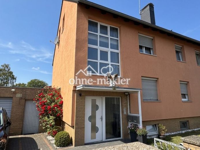 Casa plurifamiliare ben curata con tre unità abitative – Foto 1