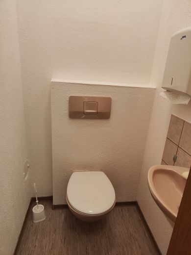 1A–Lage für Büro, Praxis, Studio und flexibel nutzbare Geschäftsräume – WC