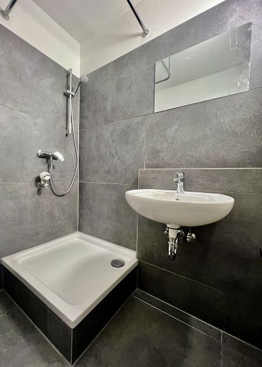 Kapitalanleger aufgepasst: Frisch sanierte 1-Zimmer-Wohnung in Saarbrücken – Badezimmer 