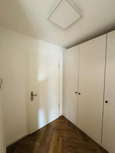 Neubau! 1-Zimmer möbliert mit EBK + Balkon + Abstellkammer + Waschmaschinenanschluss in Adlershof! – Eingang