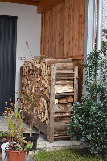 Holzlagerplatz für Kachelofen