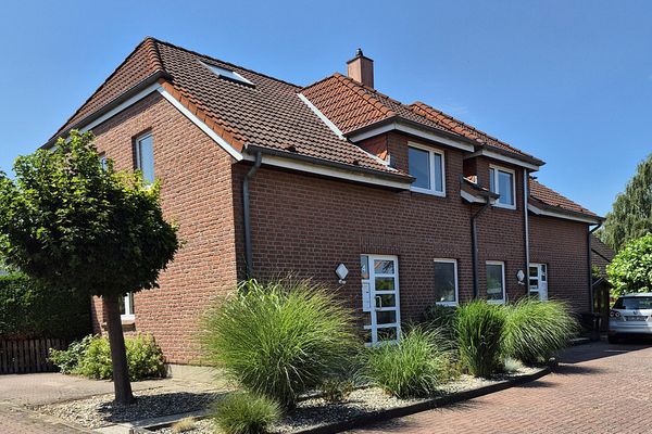 Charakter domu bliźniaczego w Stockelsdorf 2 mieszkania własnościowe w spokojnej uliczce bez przejazdu – idealne jako inwestycja i do zamieszkania
