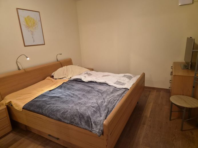 Vivienda en propiedad con rehabilitación energética integral y equipamiento de alta calidad – Schlafzimmer