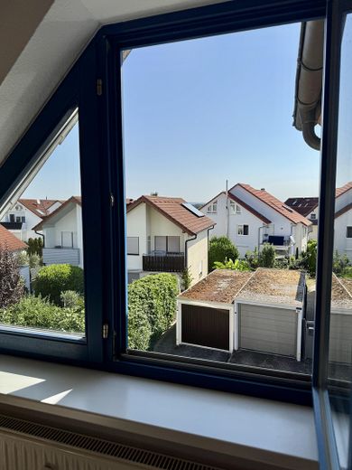 Provisionsfrei: 2-Zimmer-Wohnung DG mit Balkon in betreuter Wohnanlage – Aussicht Schlafzimmer