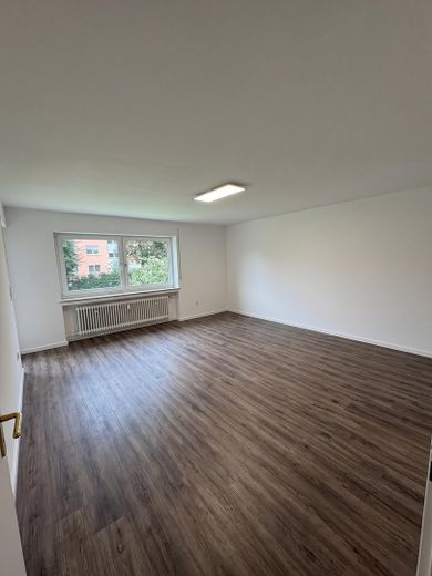 Fully renovated 3-room apartment with kitchen and sunny balcony – Photo 6