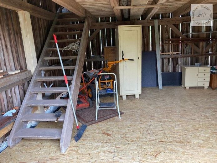 Reserviert - 1 Familienhaus mit Potenzial und sehr großem ,über 2000 qm, Garten – Schuppen