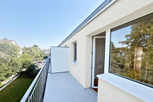 Wunderschöne Zwei-Zimmerwohnung mit großem Balkon und hochwertiger Ausstattung inkl. Außenstellplatz