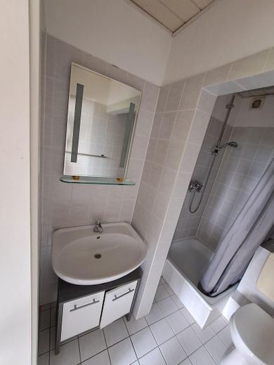 Menden 1 vano app. con cucina e bagno, per pendolari del fine settimana, -rientranti a casa – Bad