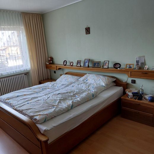 परिवार के लिए भरपूर जगह - श्वाल्मताल में मध्य कतार वाला मकान – Schlafzimmer