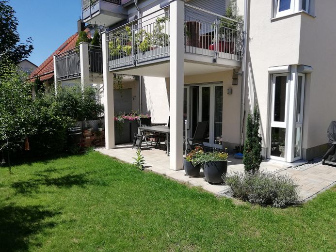 ruhige Gartenwohnung inkl. großen Hobbyraum – Garten