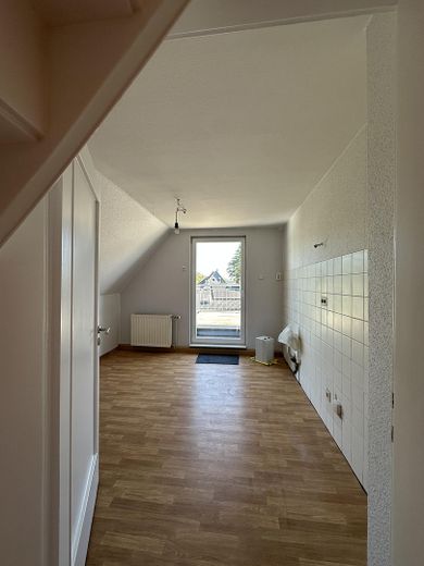 VICINO AL CENTRO! Appartamento mansardato, unità condominiale in edificio plurifamiliare ristrutturato – Küche