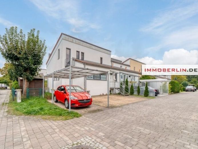 IMMOBERLIN.DE - Ekstrawagancki dom szeregowy skrajny z ogrodem od strony południowej na berlińskich przedmieściach – Zdjęcie 1