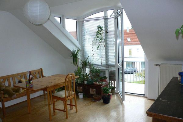 Van particulier : Lichte, royaal ingedeelde 2-kamerwoning nabij S-Bahnstation