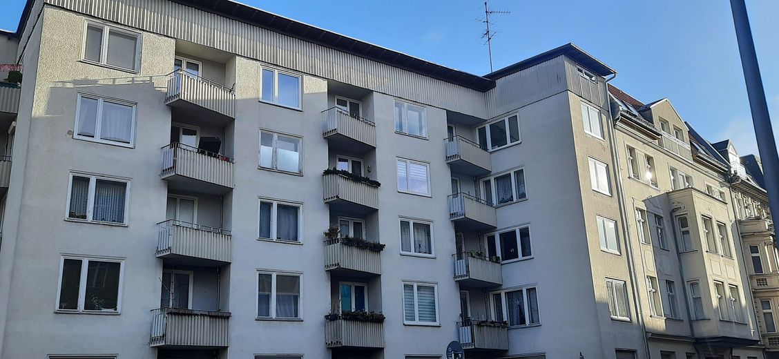 Provisionsfrei: Eigentumswohnung 2-Zimmer 5. Etage mit Balkon und Blick auf den Rathausturm Spandau – Außenansicht