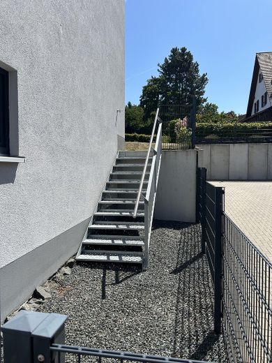 203 m² | Neubau 2021 | Garten | 2 Garagen | Wärmepumpe | Frensdorf – Separater Zugang zum Garten 