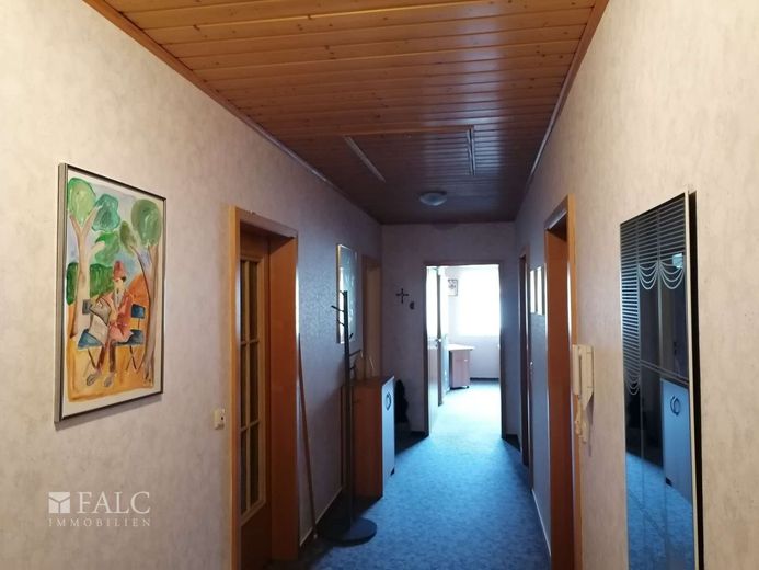 Repräsentatives Mehrfamilienhaus mit Traumgrundstück- – Flur OG