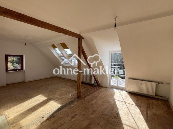 Dachgeschosswohnung mit Balkon und neu saniertem Badezimmer – Foto 1