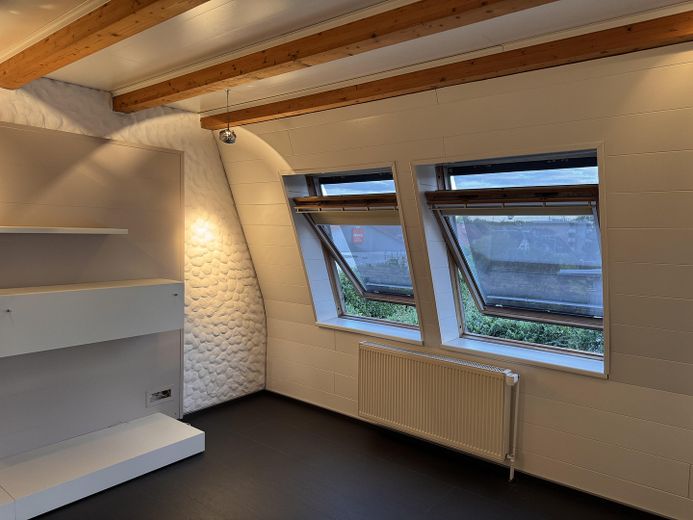 Stilvolle Maisonettewohnung mit Balkon und Stellplatz in Nidderau-Heldenbergen – Foto 5