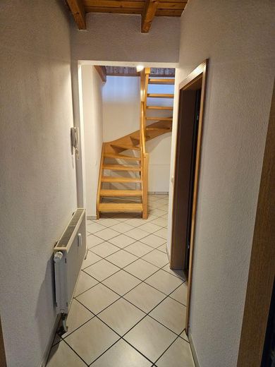 Flur und Treppe zum OG