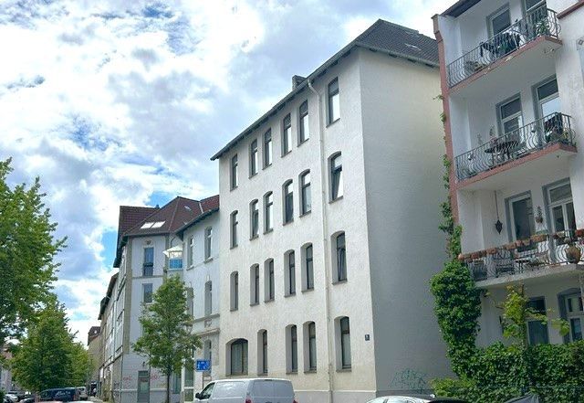8 Parteien-Mehrfamilienhaus + + im tollen Umfeld + + 1 Garage und ein kleiner Garten am Innenhof – tolles Umfeld