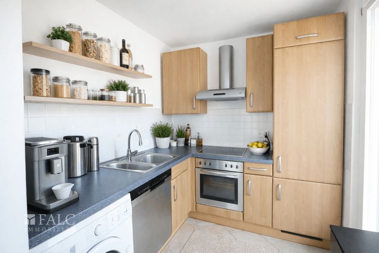 2-Zimmer-Wohnung mit 14 m² Balkon und TG-Stellplatz in Trudering – Küche