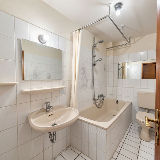 **Posizione centrale privilegiata nel centro città** Luminoso appartamento di 2 locali con cucina componibile vicino al campus universitario – Badezimmer