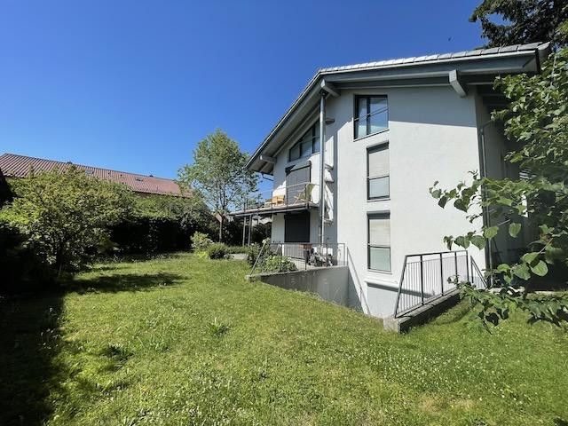 Großzügige Gartenwohnung - von privat – Aussenansicht Haus mit Garten