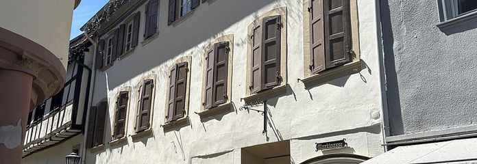 Traumhaftes Wohnen am Marktplatz: kernsanierte 4-Zimmer-Wohnung mit Kaminofen & Gartennutzung – Aussenansicht 
