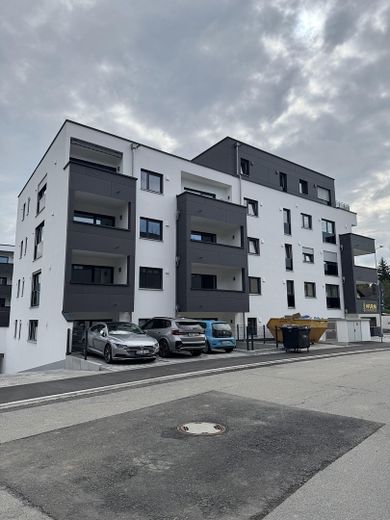 von außen, ganz links 