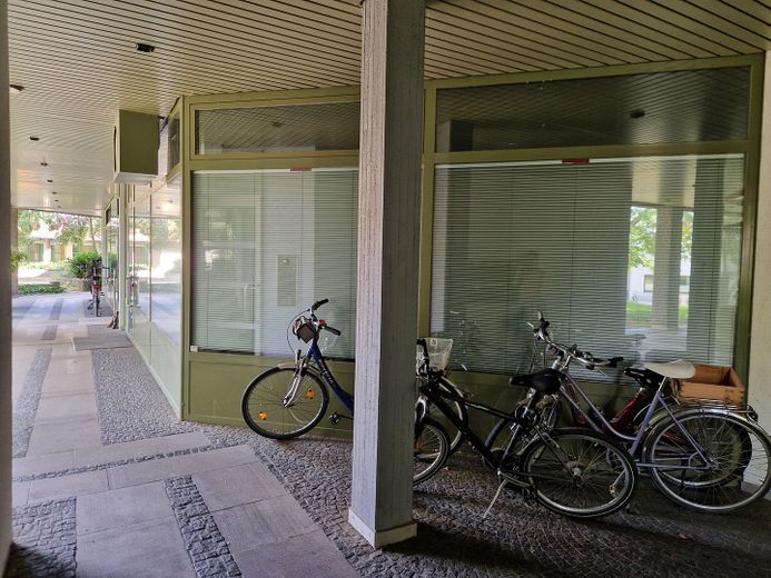 Retail space / office / practice — quiet yet central / S-Bahn around the corner / on 2 levels – Büro außen