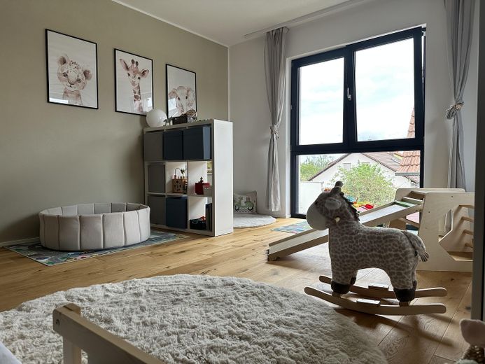 Modernes Traumhaus mit Pool - großzügiges Wohnen in Steinfeld – Kinderzimmer