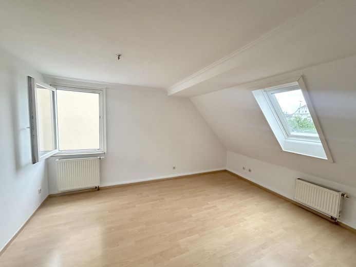Wohnzimmer mit Laminat