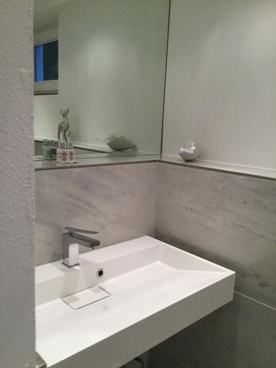 Escl. piano terra HH /appartamento e apt., garage, giardino, camino, RISCALDAMENTO NUOVO PREZZO SU RICHIESTA – Duschbad Appartment