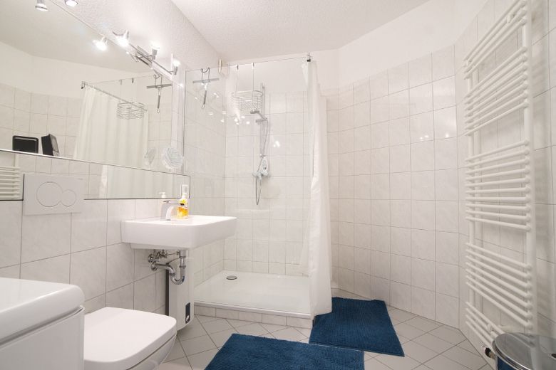 Rüttenscheid’de iç avluya açılan üstü kapalı verandası bulunan aydınlık, çok çekici ve geniş daire – 8a190e1c117dbf998fda73d2bc0243f624d89563.jpg