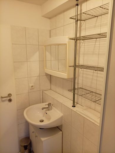 Frisch saniertes, möbliertes Appartement inkl. TG Stellplatz – Bad