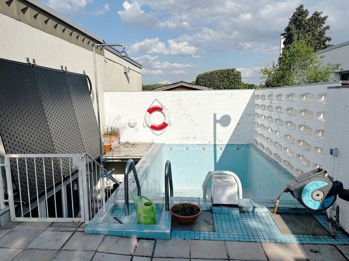 **RESERVIERT** Architektenbungalow + Einliegerwohnung + separate Büroeinheit in Feldrandlage von DA-Arheilgen – Pool mit Jetstream