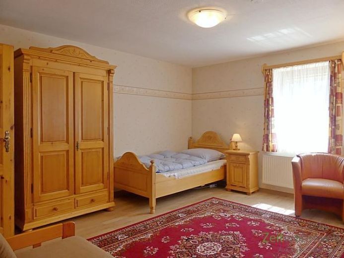 (EF0402_M) Dresden: Laubegast, kleines möbliertes Apartment mit WLAN, TV, Dusche und viel Nebengelass – Foto 1