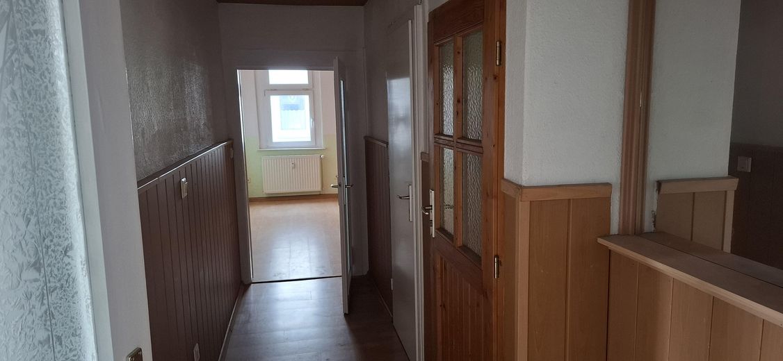 4-Raum-DG-Wohnung mit Garage in Kretzschau – Flur zu Kinderzimmer